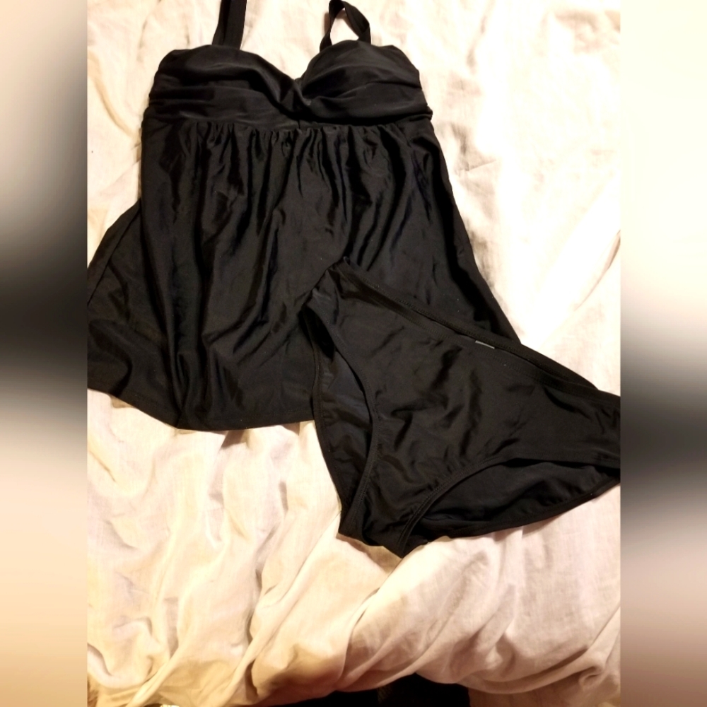 NWOT 2 piece tankini bra top adjustable medium like new CUTE